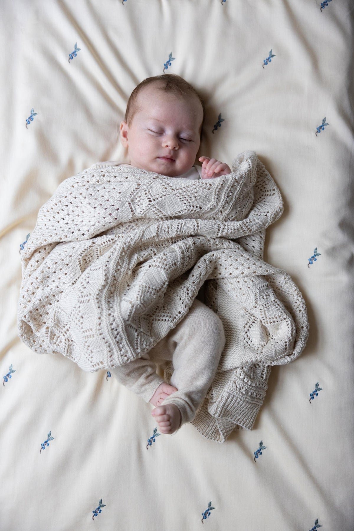 Broderet Sengetøj, Baby, 70x100cm - GOTS - Blueberries