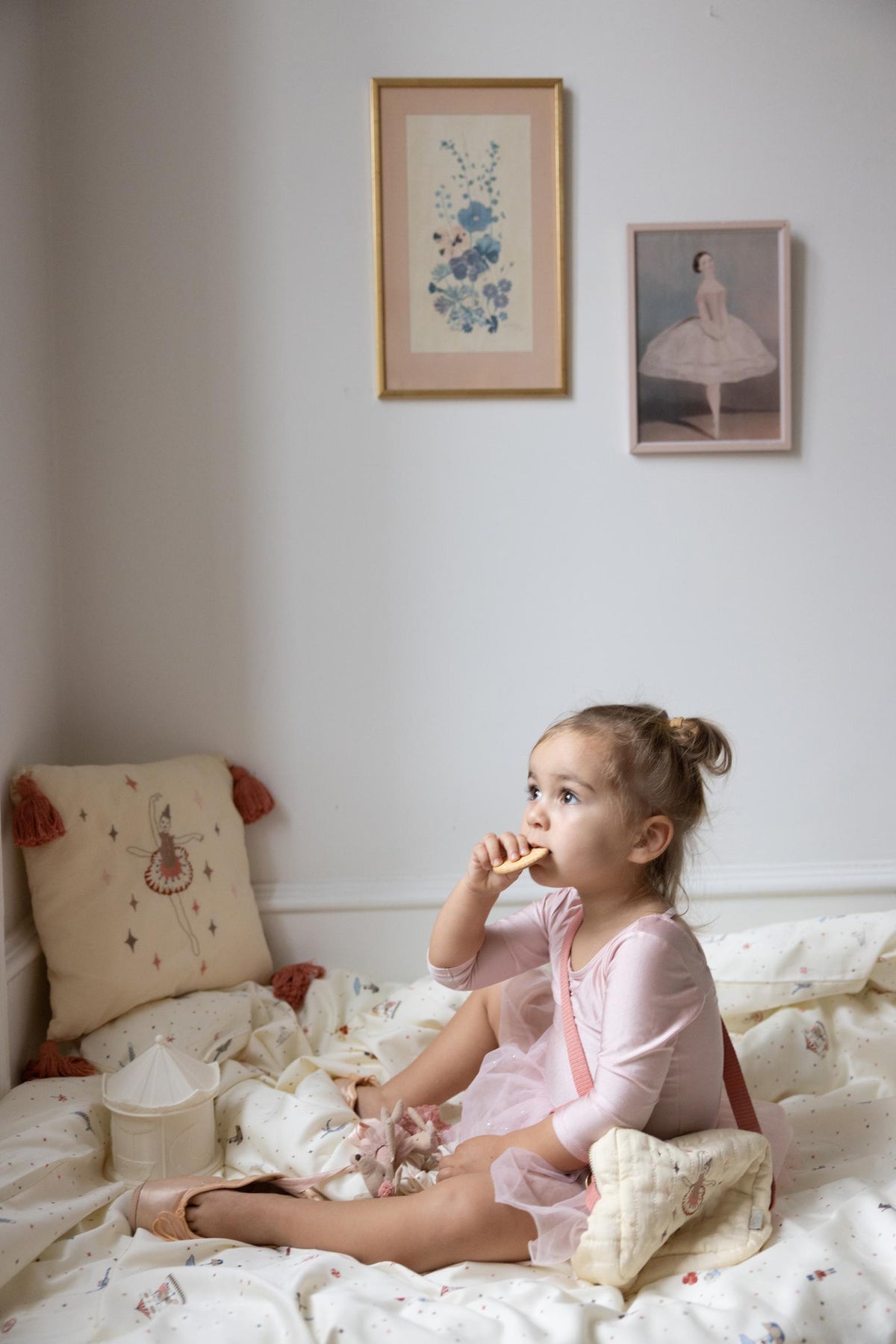 Broderet pude - OCS - Ballerina